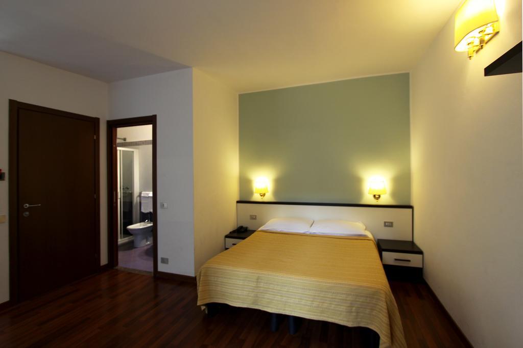 Lux Hotel Durante Mediolan Zewnętrze zdjęcie